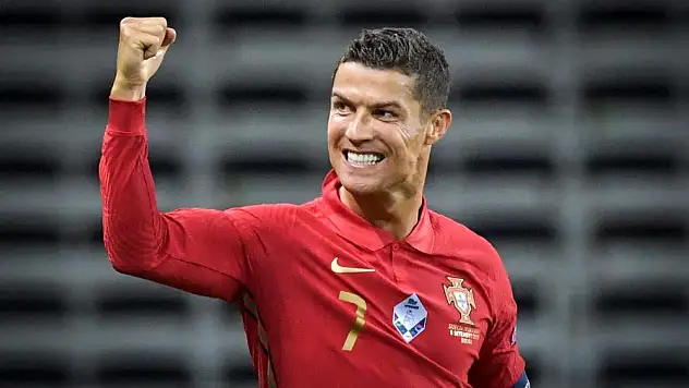 Cristiano Ronaldo ikinci kez dalya dedi… Rekor geldi