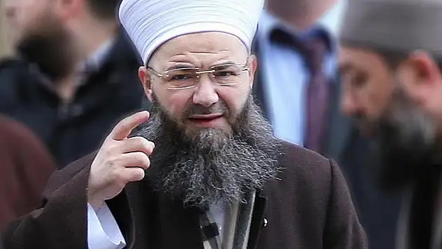 Cübbeli: İki erkek tokalaşınca cinsel meyil olabilir