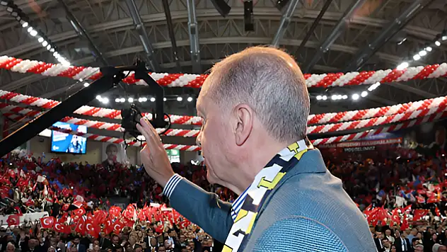 Cumhurbaşkanı: İzmir Belediyesi sizde. Ne yaptınız şu İzmir’e bir söyleyin!