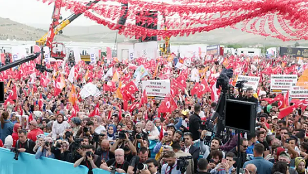 Cumhurbaşkanı Malatya’da: Afetin ilk saatlerinden itibaren devletimizin tüm imkânlarını seferber ettik.