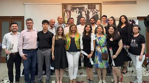 ÇYDD'li gençlerden şiir dinletisi