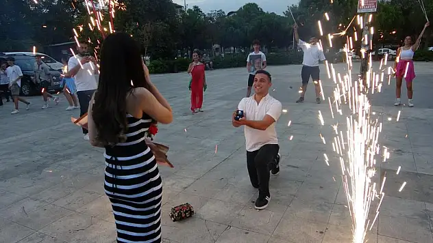 Dans gösterisinin içinden evlilik teklifi çıktı