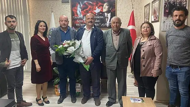 Demokrat Parti Kiraz İlçe Yönetimi Esnaf Sanatkarlar Odasını ziyaret etti