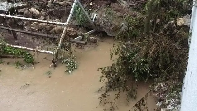 Denizli Kale ilçesini sel bastı