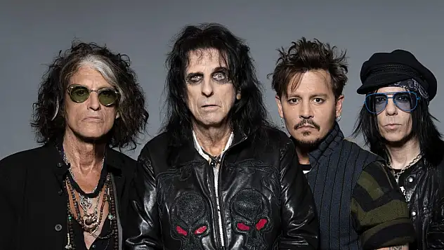 Depp’ten depremzedelere sevgilerle