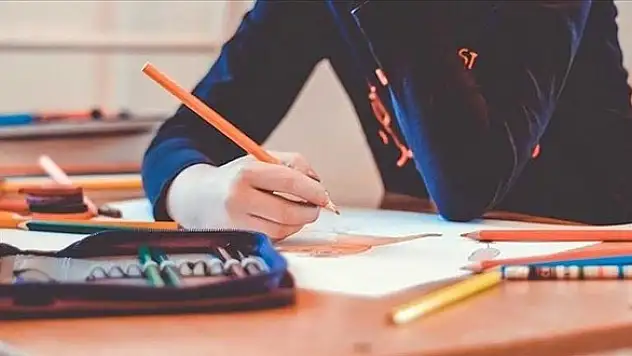 Depremzede gençlere nakdi ve psiko-sosyal destek