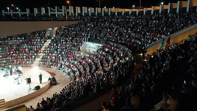 Didim'de 'Mozart çaldı da biz mi dinlemedik' oyunu sahnelendi