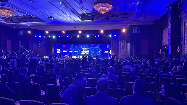 DİJİTAL DÖNÜŞÜM HABERCİLİĞİ YENİDEN ŞEKİLLENDİRİYOR