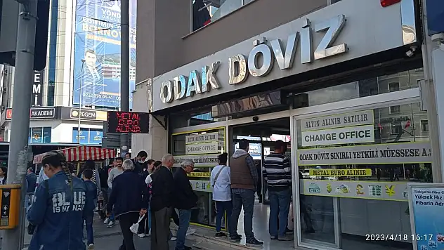 Dolar 20 TL’ye dayandı, vatandaşlar dövize koştu