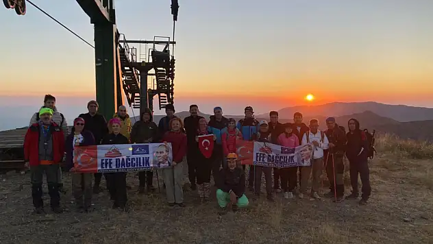 Dolunay ve Meteor Yağmuru Eşliğinde Bozdağ Zirvesi: Unutulmaz Gece Yürüyüşü