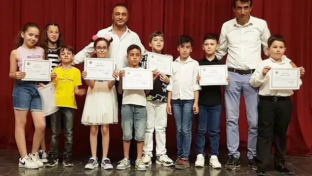 Efeler Yolu'nda Zeybek Coşkusu: Yıldızlar Ekibi'ne Teşekkür Belgesi