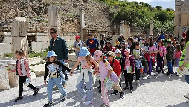 Efes’te 23 Nisan gezisi