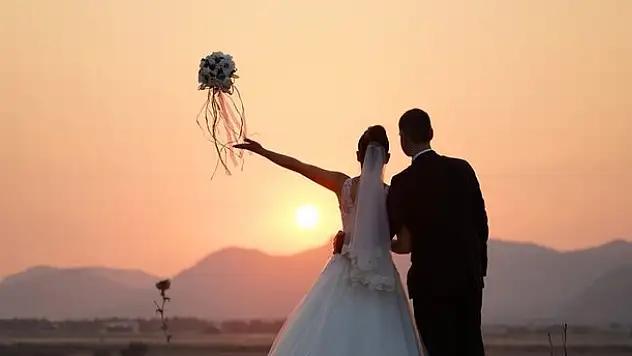 Evlilik adayları kişiselleştirilmiş düğün davetiyelerini tercih ediyor