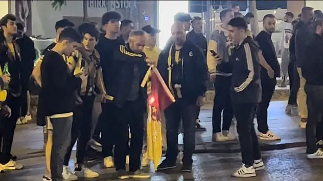 Fenerbahçeli taraftarlar Bağdat Caddesi’nde Galatasaraylı taraftarlara saldırdı