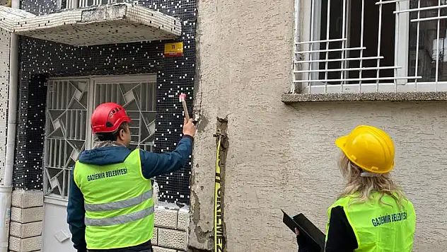 Gaziemir Belediyesi ekipleri deprem bölgesinde hasar tespiti gerçekleştirdi