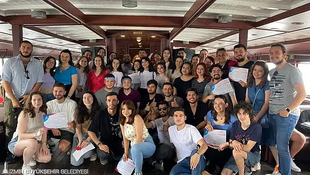 Genç İzmirliler yaza merhaba dedi