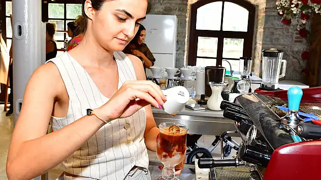 Genç kadınlar geleceğini Meslek Fabrikası'yla kuruyor