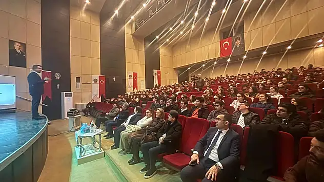 GENÇ LİDER ADAYLARINA İLHAM VEREN KONFERANS
