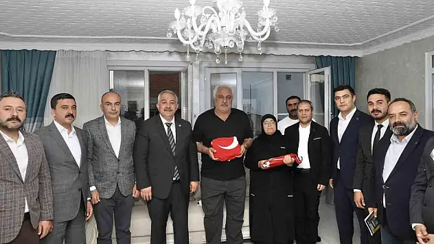 Gençlerimiz Rambo'yu değil şehitlerimizi örnek almalı