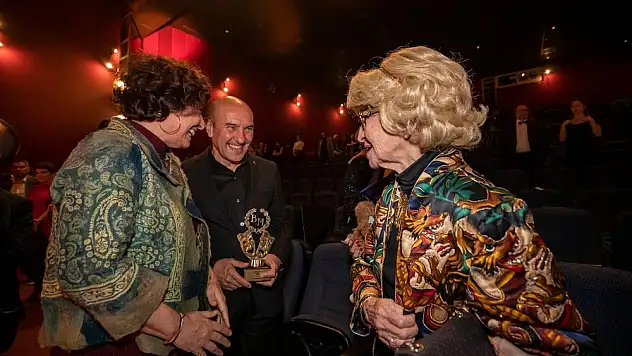 Golden Bridge Özel Ödülü Tunç Soyer’e