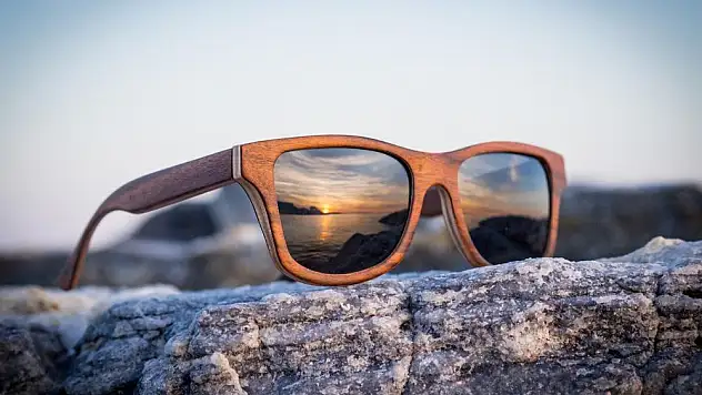 Gözlük Çerçevesi ve Camının Yüz Rengine Uyumu Nasıl Sağlanır?