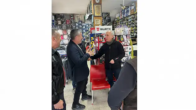 GÜÇLÜ SAHADA, ESNAFIN YANINDA