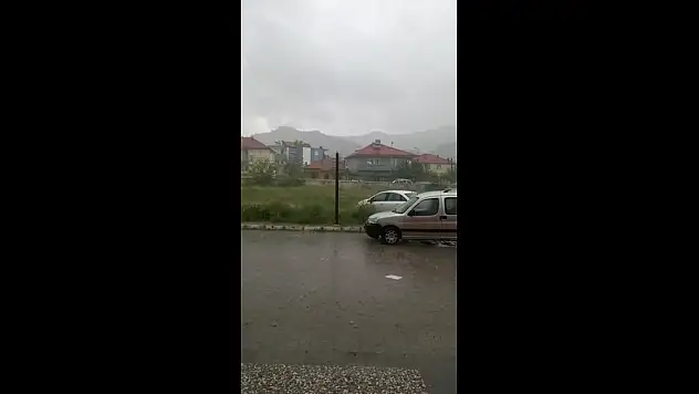 Haziran’a günler kala Denizli’yi yağmur ve dolu etkisi altına aldı!