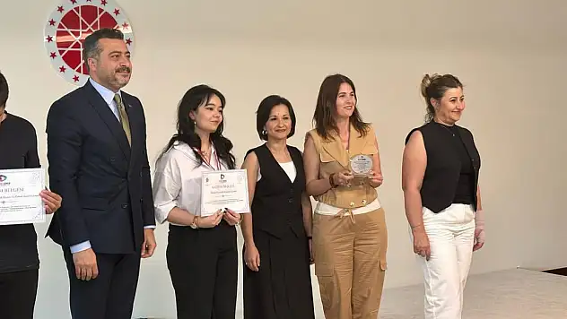 Hulusi Uçaçelik Anadolu Lisesi'ne Okul Gazetesi Projesinde Ödül