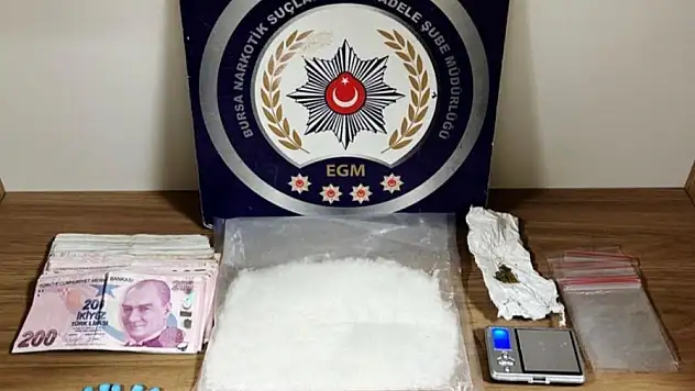 İçişleri Bakanı Yerlikaya: 16 ilde düzenlenen uyuşturucu operasyonlarında 99 zehir taciri yakalandı