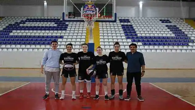 İKMYO’nun kadın basketçilerinden büyük gurur