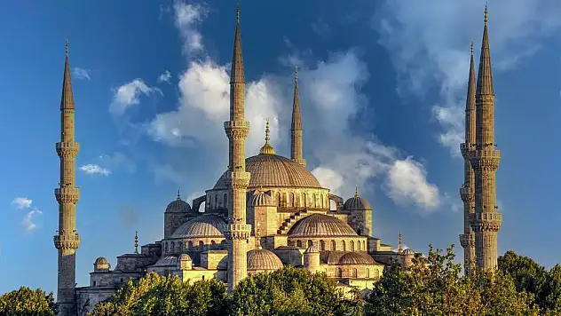 İllerdeki cami sayısının nüfusa oranı nedir?