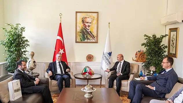 İtalyan Büyükelçi, Tunç Soyer’le görüştü