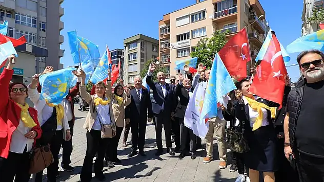 İYİ Partili Dervişoğlu Konak'a ziyaret gerçekleştirdi
