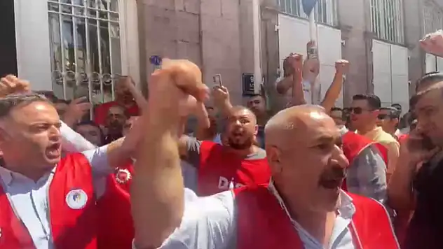 İZELMAN VE İZENERJİ çalışanları iş bıraktı