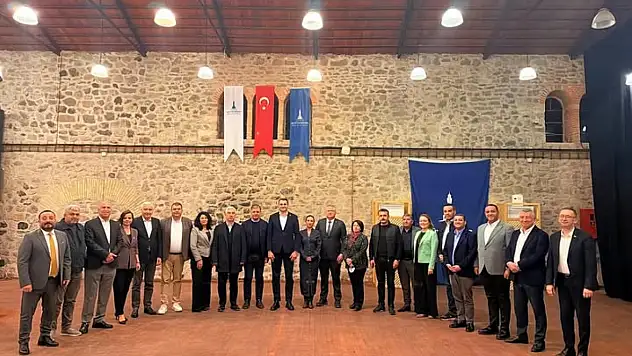 İzmir'de CHP'li Başkanlar Bir Araya Geldi