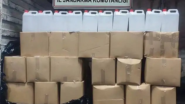 İZMİR'DE KAÇAK ALKOL OPERASYONU: 860 LİTRE ETİL ALKOL ELE GEÇİRİLDİ