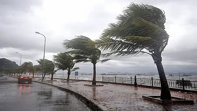 İzmir'e Kuvvetli Rüzgar ve Fırtına Uyarısı