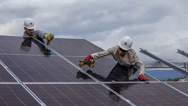 İZMİR GÜNEŞTEN TASARRUF EDİYOR