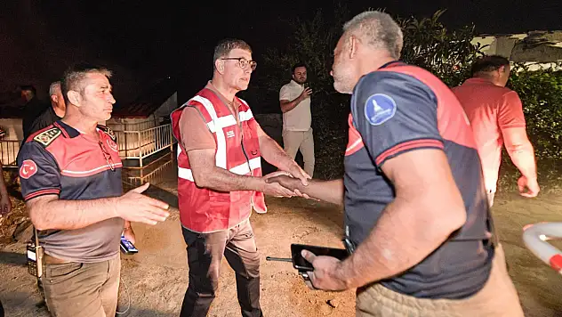 İzmir Yangınlarla Mücadelede Seferber Oldu: Başkan Tugay'dan Duyarlılık Çağrısı