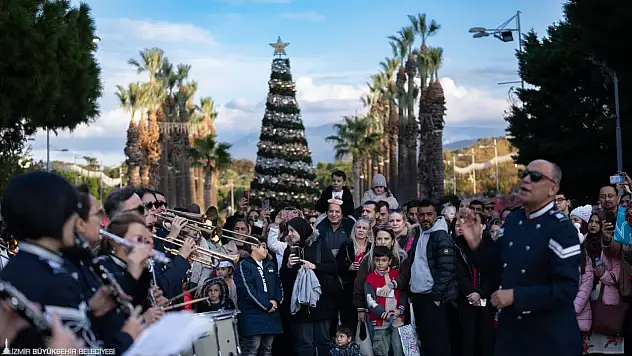 İzmir Yeni Yıla Renkli Festivalle Giriyor