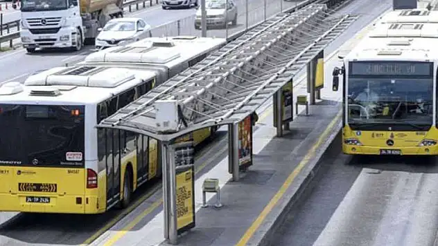 İzmir'de 65 yaş üstü vatandaşlar ücretsiz toplu taşımadan memnun