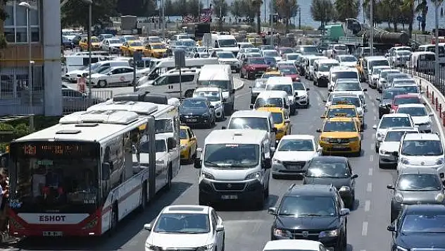 İzmir’de araç sayısı Nisanda 1 milyon 693 bin 828 oldu