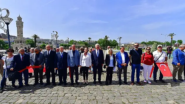 İzmir’de Şehit Gazeteci Hasan Tahsin anıldı