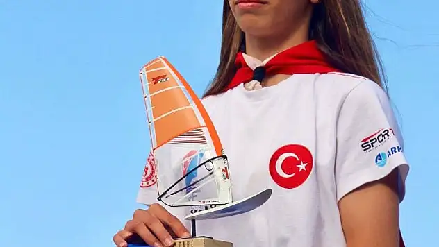 İzmir’de sörfte tarih yazdı