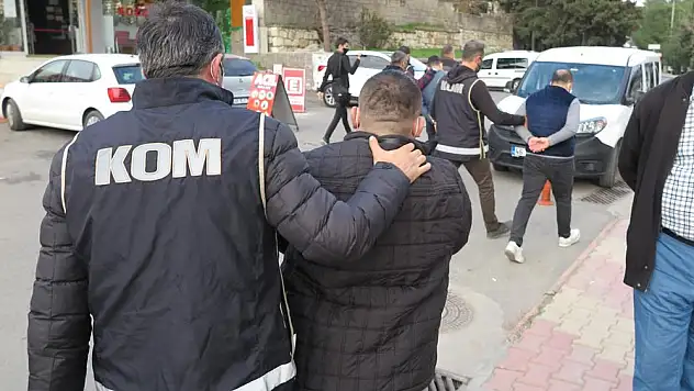 İzmir’de tefeci operasyonu: 8 gözaltı