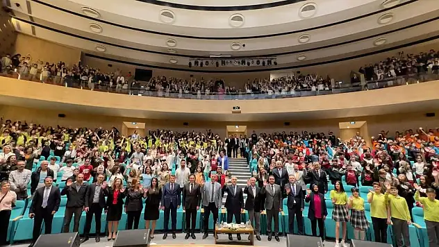 İzmir’in tarihi binasının ilk konukları çocuklar oldu