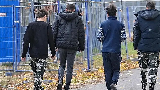 Kabin memuru Amsterdam’a indi, iltica başvurusunda bulundu