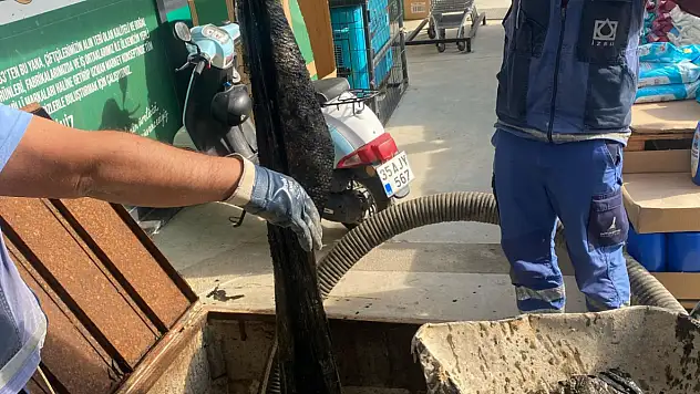 KANALİZASYON ÇÖPLÜK DEĞİL! İZSU'DAN VATANDAŞLARA SERT UYARI