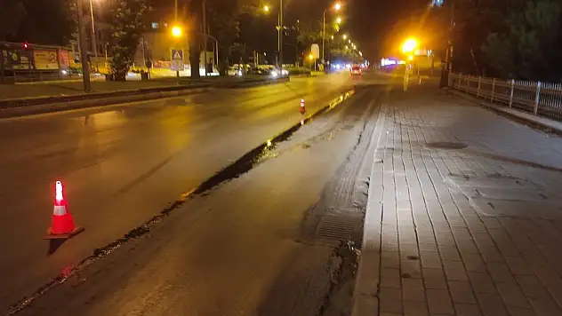 Karayoluna dökülen motor yağı, yolu kayak pistine çevirdi