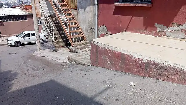 Karısını sokak ortasında öldüren cani teslim oldu